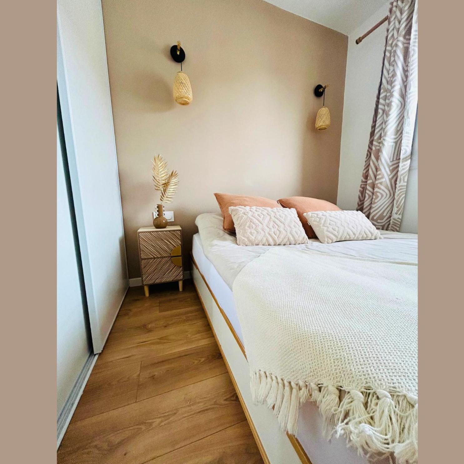 ביוסי-סיינט-ג'ורג' Studio Easy Check-In 8 Mins Disneyland 35 Mins Paris Free Starbucks Coffee Parking Wifi מראה חיצוני תמונה